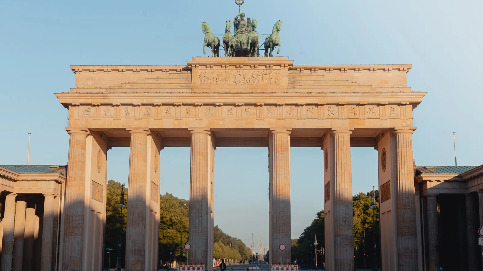 Brandenburger Tor in Berlin – Parken am Flughafen Berlin Brandenburg (BER)