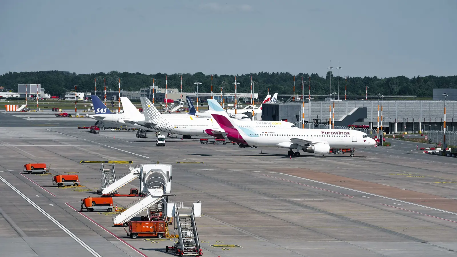 Flugzeuge am Terminal des Hamburg Airport (HAM) – Parken am Flughafen Hamburg