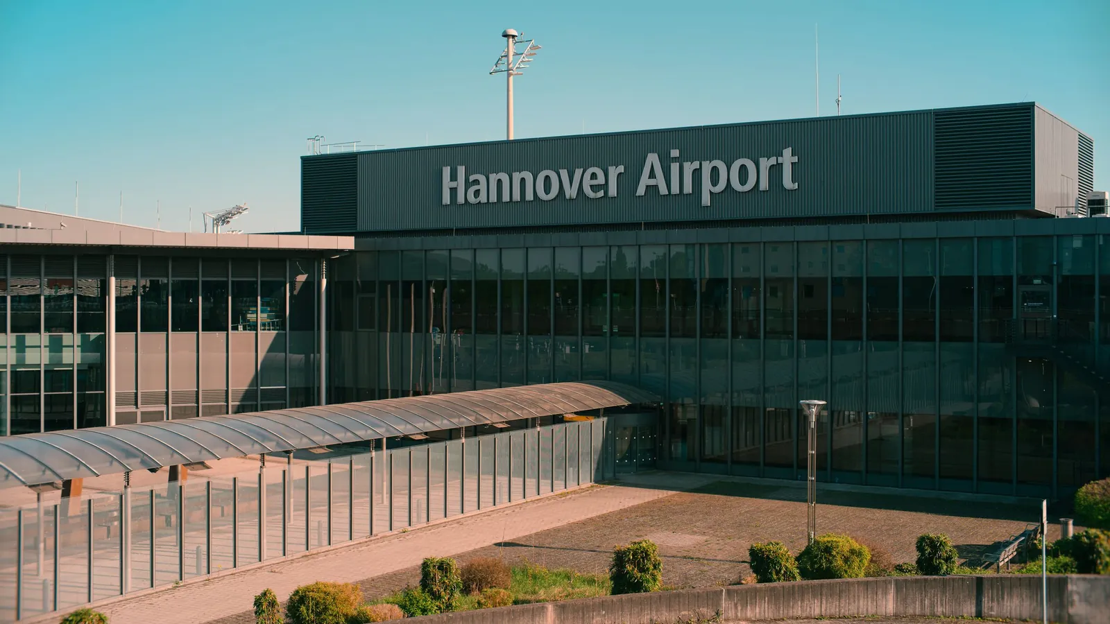 Terminalgebäude des Hannover Airport (HAJ) – Parken am Flughafen Hannover