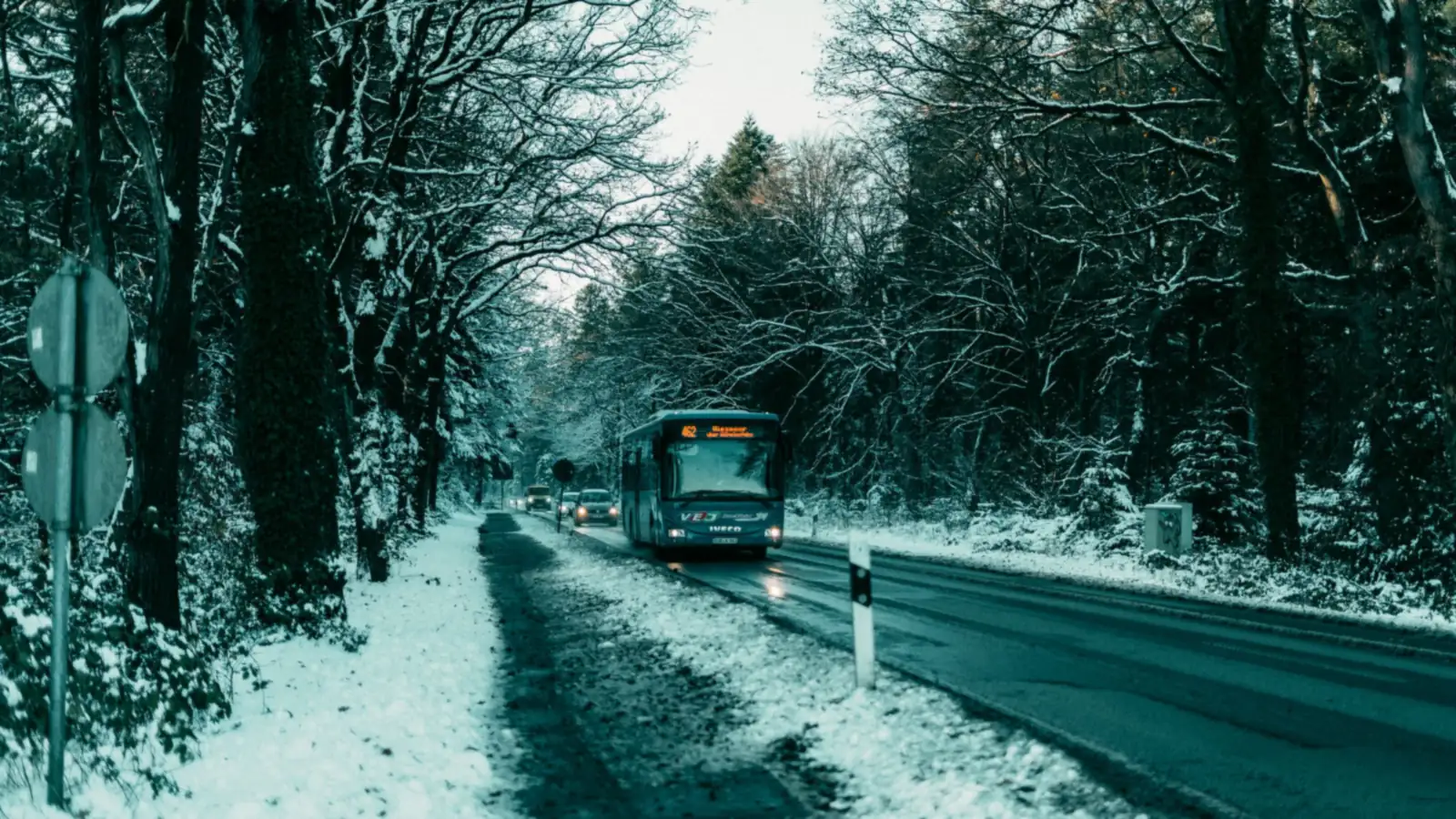Service bus on a snowy road – bus or car to Dortmund Airport