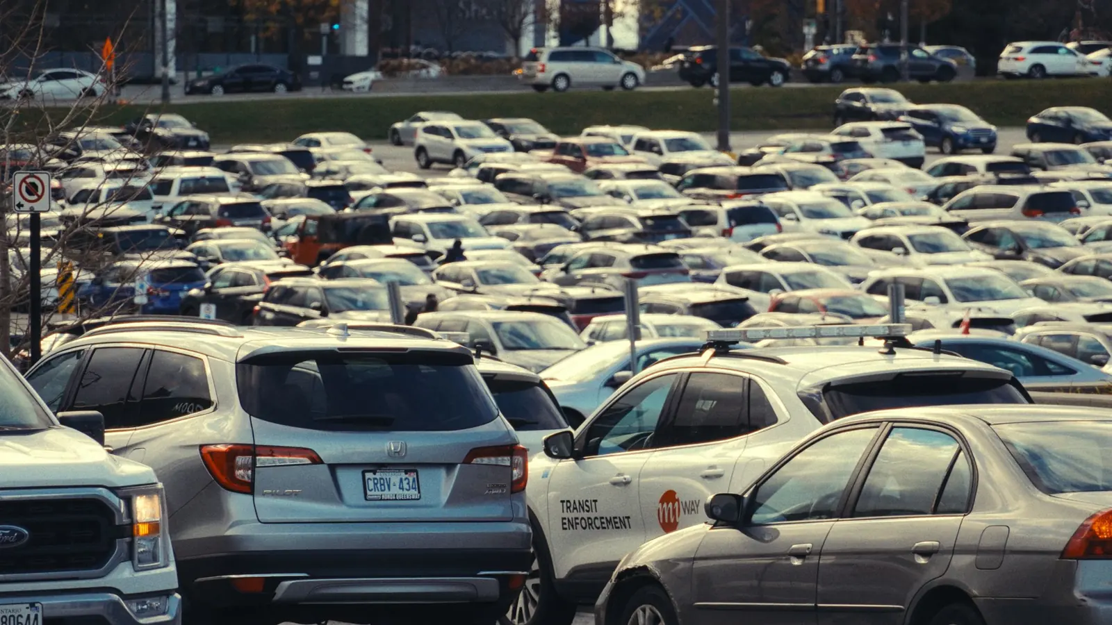 Grand parking complet – se garer pour la première fois à l'aéroport de Hambourg