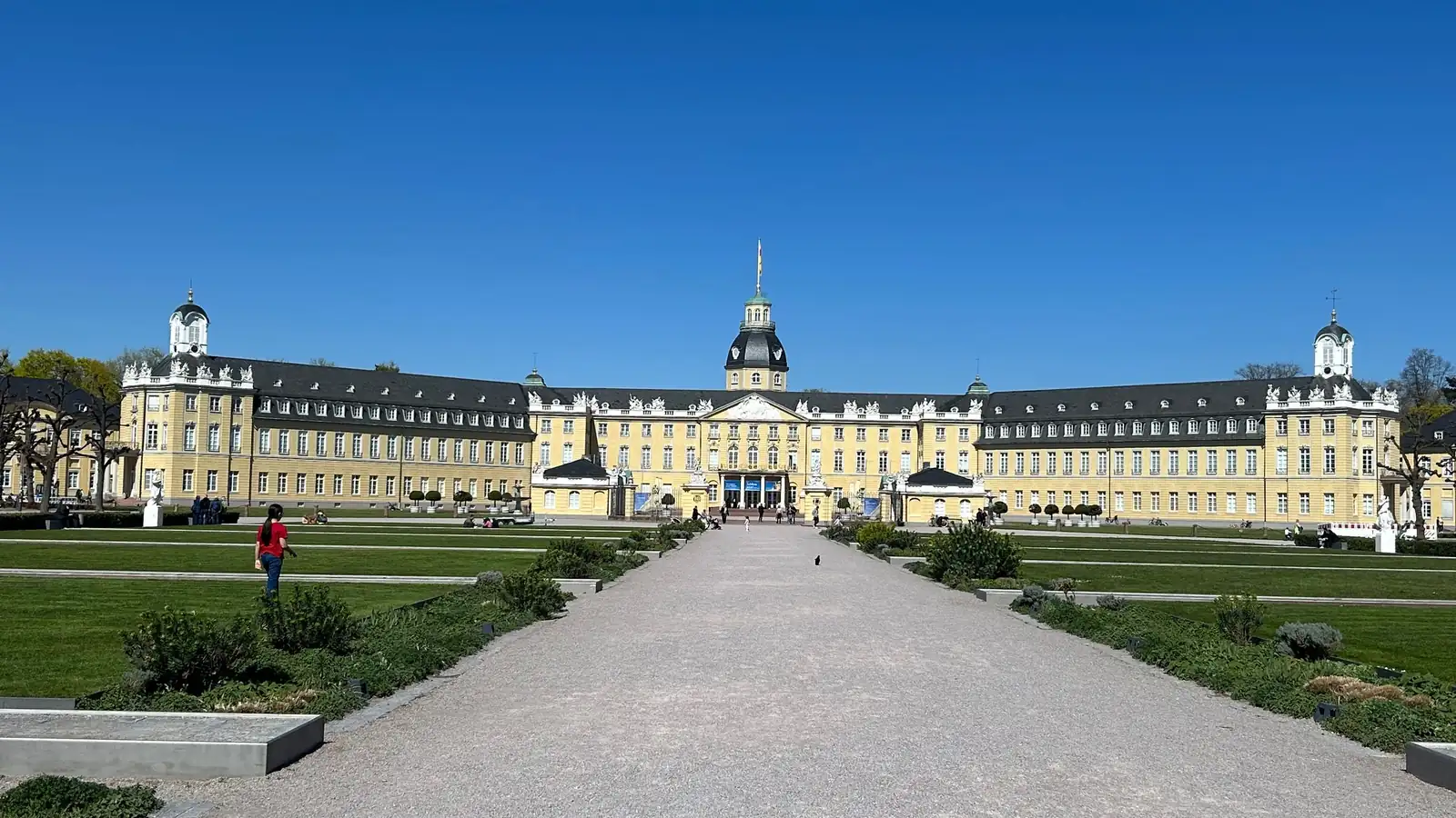 Le château de Karlsruhe et son jardin – rejoindre l'aéroport de Karlsruhe/Baden-Baden depuis la région