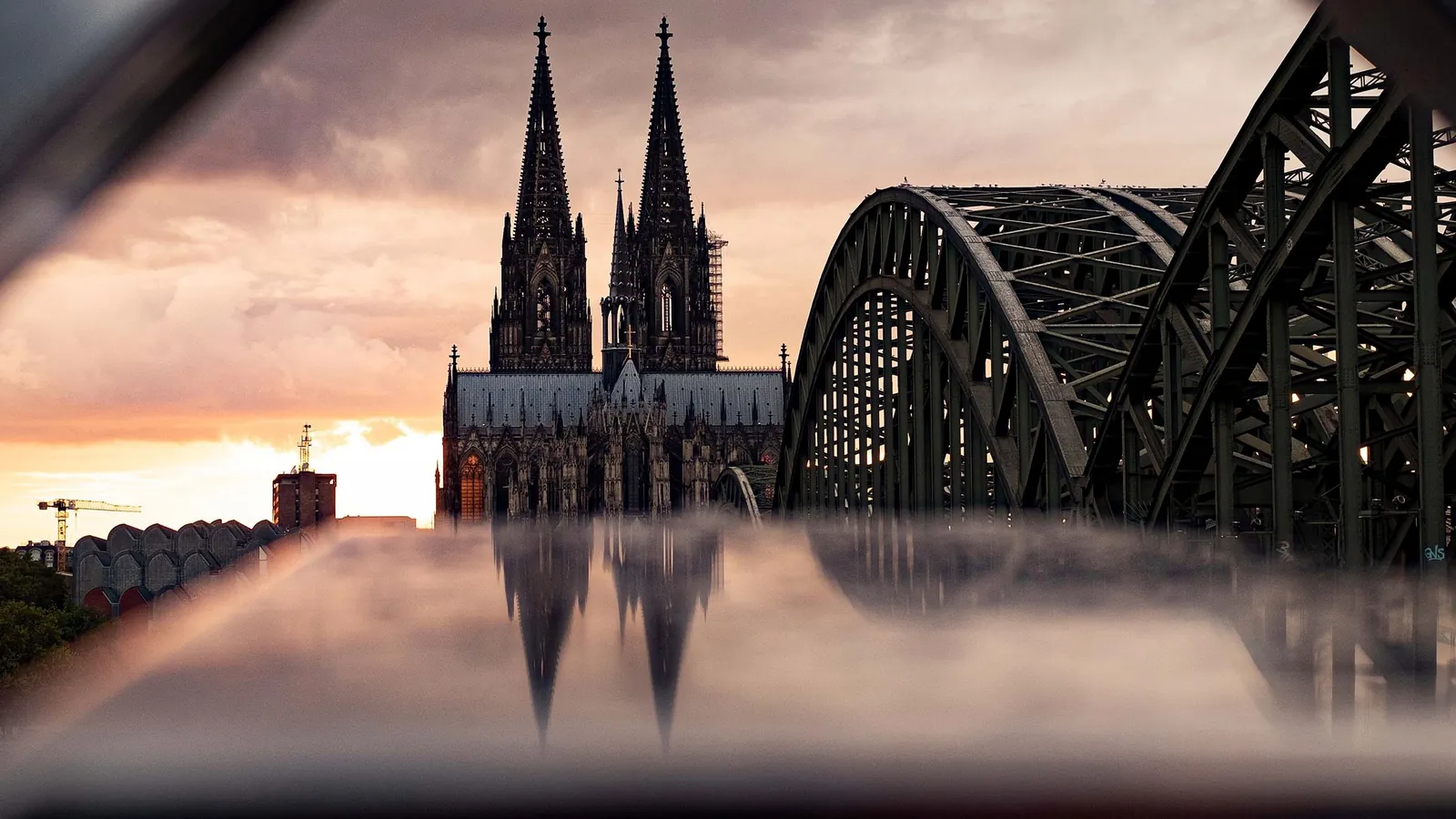 De Dom van Keulen en de Hohenzollernbrug – vanuit de regio naar luchthaven Keulen/Bonn